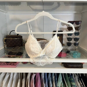 Abercrombie and Fitch A&F medium cream off white lace bra bralette never worn